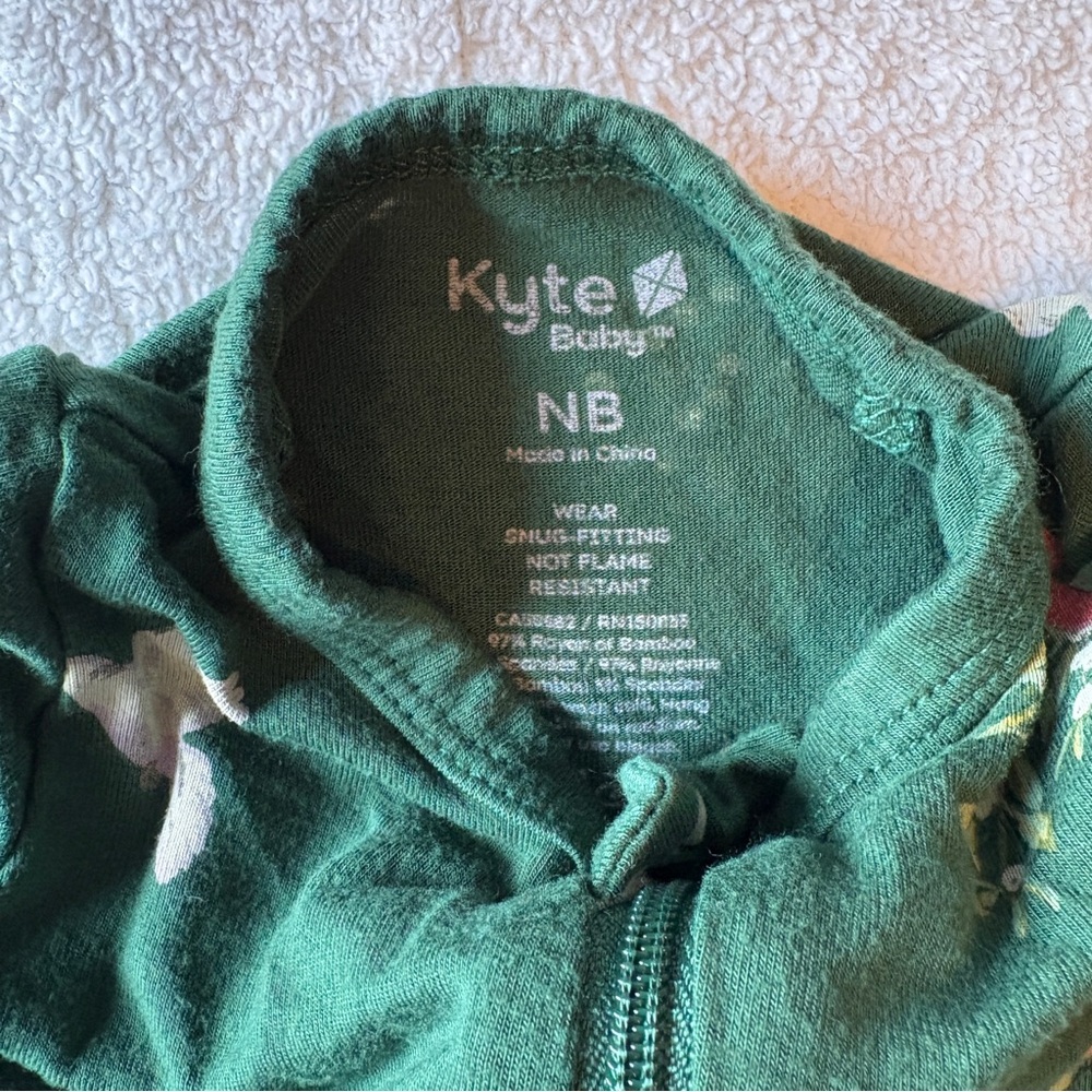 Kyte Baby Newborn Bamboo Romper Sleeper Green Floral w Peace Doves - Picture 4 of 5